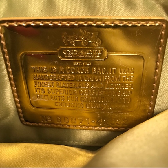 Coach Amanda Wristlet Chartreuse #42032 - Picture 3 of 5